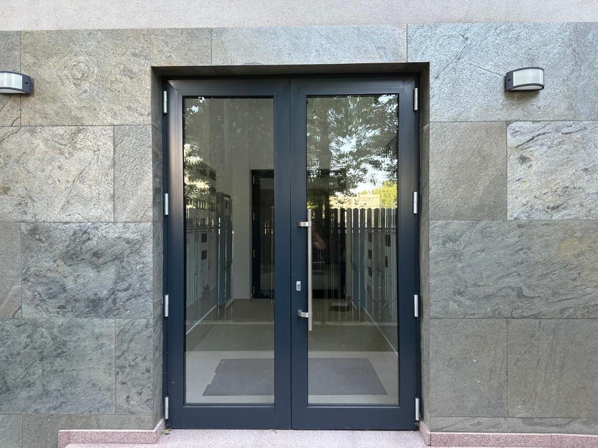 In Apart Hotel Bucureşti Ngoại thất bức ảnh